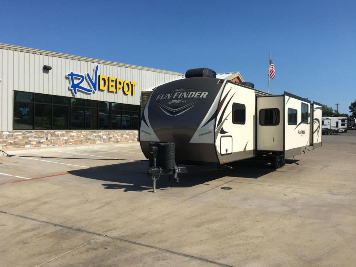 2017 TAN CRUISER RV FUN FINDER 31BH (5RXAB3523H1) , Length: 35.42 ft.| Dry Weight: 6,545 lbs. | Slides: 2 transmission, located at 4319 N Main St, Cleburne, TX, 76033, (817) 678-5133, 32.385960, -97.391212 - The 2017 Cruiser RV Fun Finder 31BH is the ultimate camping comfort. It's a light bunkhouse trailer made for the perfect family vacation. The length of this trailer is 35.42 feet and its height is 11.17 feet. It is very roomy and well-built. It weighs 6,545 pounds and can carry up to 3,035 pounds of - Photo#0